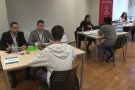 Prop d'una cinquantena de persones participen en un nou Speed Dating de l'Àrea d'Ocupació per entrar a treballar en el sector supermercats