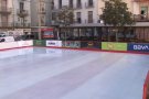 Entra en funcionament la pista de gel de la plaça major d’Olot amb una tarifa reduïda per a famílies nombroses