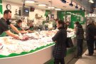 La Plaça Mercat d'Olot amplia la seva oferta de peix i marisc amb l'obertura de Peixos Miquel