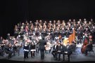 El Cor Cantàbile, la Coral Càrmina i l'Orquestra Terrassa 48 interpreten la Missa en si menor de Bach durant el Concert de Nadal, a Olot
