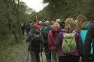 Un centenar de persones recorden i recorren el camí de l'exili republicà per l'Alta Garrotxa