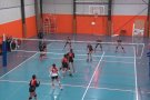 Les jugadores del Vòlei Olot femení asseguren haver anat de menys a més aquesta temporada i que podran salvar la categoria