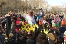 El Rei i la Reina del Carnaval d'Olot visiten l'Escola Llar de la Canya