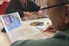 La Residència La Tardor fomenta videoconferències entre els residents i els seus familiars