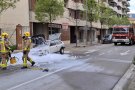 Un turisme s'incendia a l'avinguda Reis Catòlics d'Olot