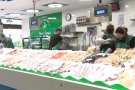 La crisi del coronavirus fa baixar les vendes i pujar el preu del peix i el marisc