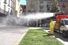 L'Ajuntament d'Olot intensifica les tasques de desinfecció al centre d'Olot amb un sistema de canons nebulitzadors