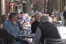Les terrasses dels bars garrotxins s'omplen el primer dia de la Fase 1 del desconfinament