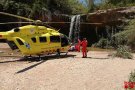 Els Bombers rescaten tres persones accidentades en sectors de difícil accés de la Garrotxa amb set minuts de diferència