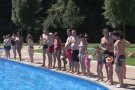 La piscina municipal d'Olot, solidària amb la jornada ‘Mulla’t per l’esclerosi múltiple’