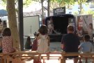 La caravana d'Òmnium Cultural omple el Firal d'Olot d'activitats per a tots els públics