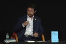 El conseller Damià Cavet assegura a Olot que convocar eleccions al Parlament ara seria 
