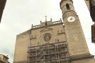 Es comença a retirar la bastida que cobria la façana de l'església de Sant Esteve d'Olot
