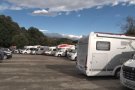 Santa Pau regularà l'estacionament d'autocaravanes amb una concessió per a la gestió d'un aparcament