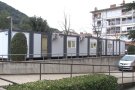 Instal·len sis mòduls a l'exterior del CAP Garrotxa d'Olot per centralitzar la detecció de casos de coronavirus