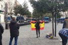 VOX visita Olot en un acte de campanya electoral amb més policia que militància
