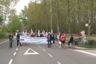 Una setantena de persones tallen l'avinguda Sant Jordi en la penúltima acció de la proposta 