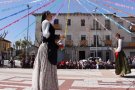 Els veïns de Sant Joan les Fonts voten com han de ser els nous vestits dels gegants