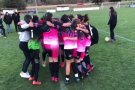 L'infantil femení del CF Vall d'en Bas celebra una lliga doblement merescuda