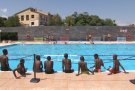 'Nedem', l'activitat d'estiu que fomenta que tots els joves sàpiguen nedar