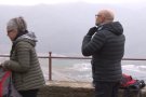 La guia de senderisme 'La Volta a peu a la Garrotxa' motiva el projecte 'Garrotxem pel món'