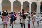 Una quarantena d'infants olotins participen als tallers dels balls de la faràndula