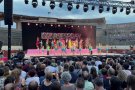 'Greasespray', el musical de fi de curs de la Quarta Paret que va emocionar la plaça de Braus