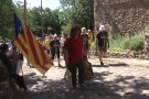 Un homenatge espontani agermana Sant Salvador de Bianya i Arenys de Mar al voltant de la Flama del Canigó