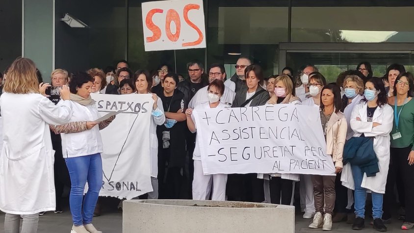 Els treballadors de la Fundació Hospital d'Olot continuen concentrant-se