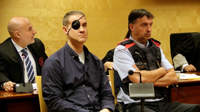 Comença a l'Audiència de Girona el judici al policia que va matar la parella a trets a Olot
