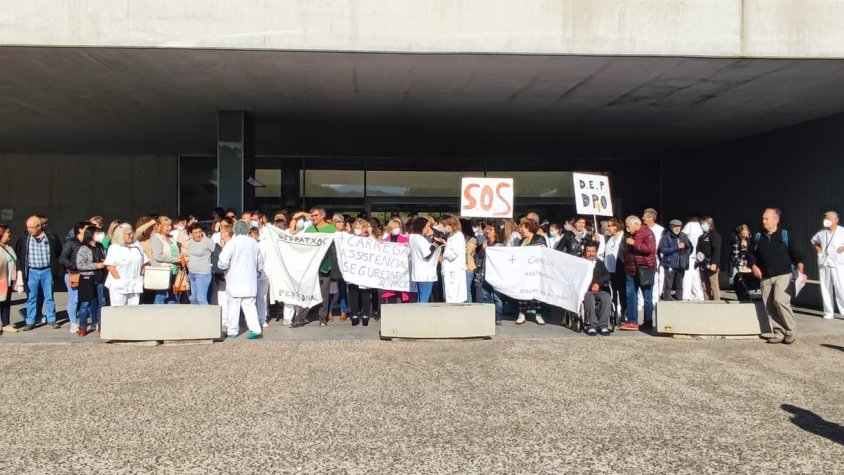 Els treballadors de la Fundació Hospital d'Olot continuen concentrant-se 