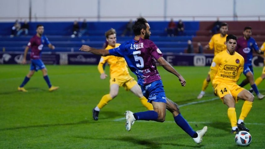 L'Alzira enfonsa l'Olot