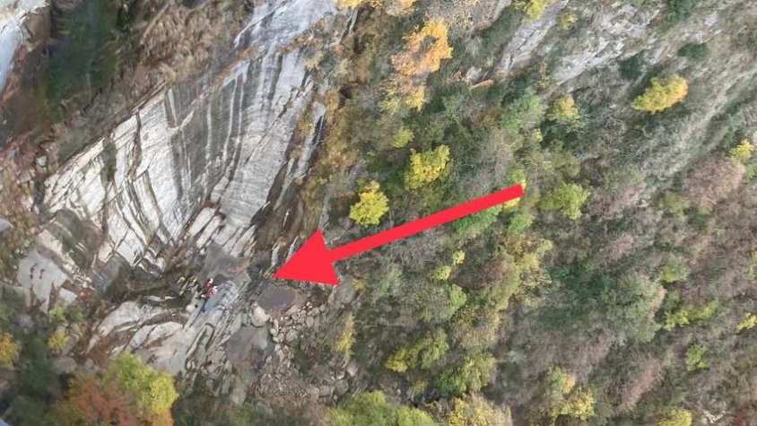 Els Bombers rescaten una excursionista que havia caigut d'una altura de 30 metres a la Vall d'en Bas