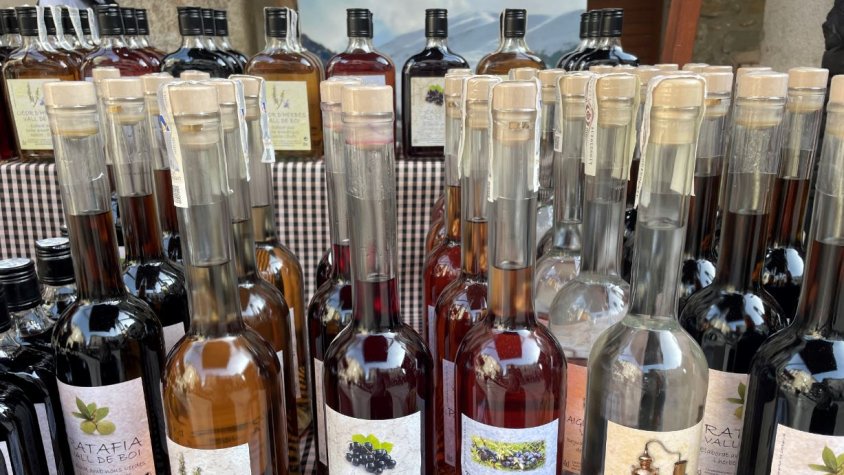 La veïna Margarita Descamps, el nom propi de la Fira de la Ratafia de Besalú