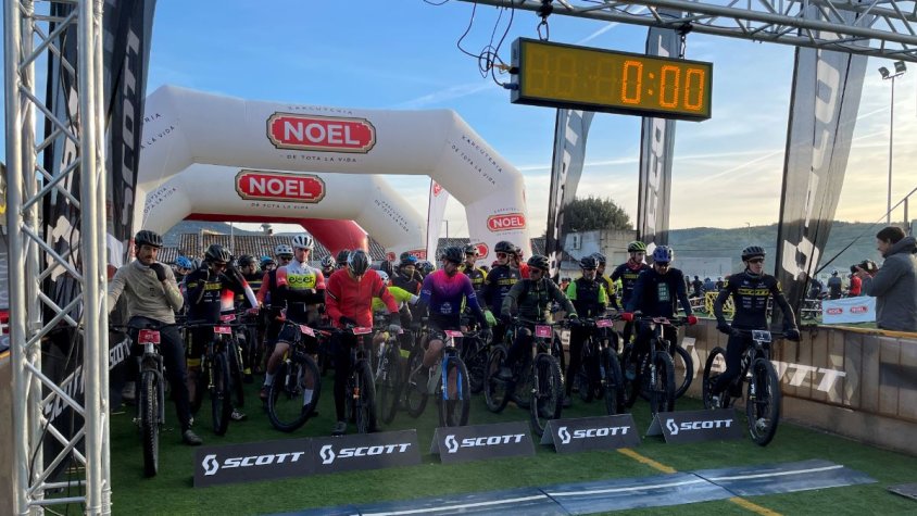 La Volcanolimits de les Planes d'Hostoles reuneix uns 350 ciclistes