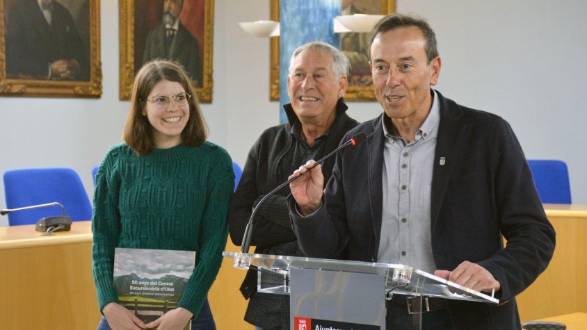 El Centre Excursionista Olot dona la seva documentació a la ciutat