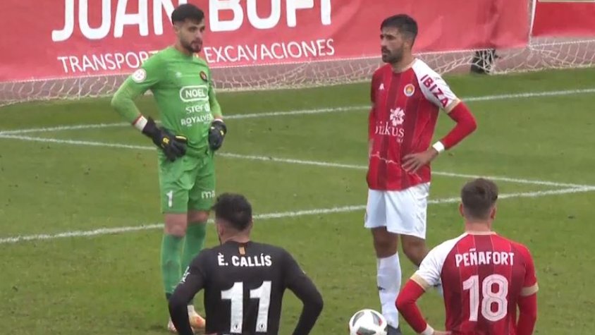 L'Olot desaprofita un penal i s'ha de conformar amb un empat davant el CD Ibiza (1-1)