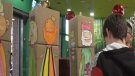 Els alumnes de l'escola Joan XXIII d'Olot munten un pessebre interactiu per aquest Nadal