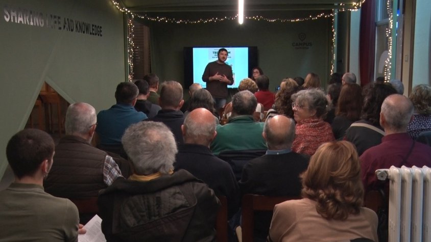 Les plataformes pel transport públic reivindiquen connectar Olot amb Banyoles, la Costa Brava i Girona amb un tren-tram