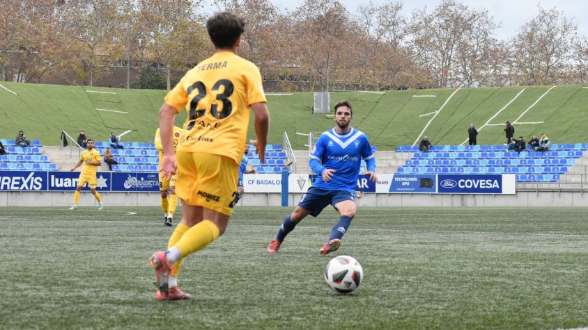 La UE Olot começa l'any perdent al camp del Badalona Futur (2-0)