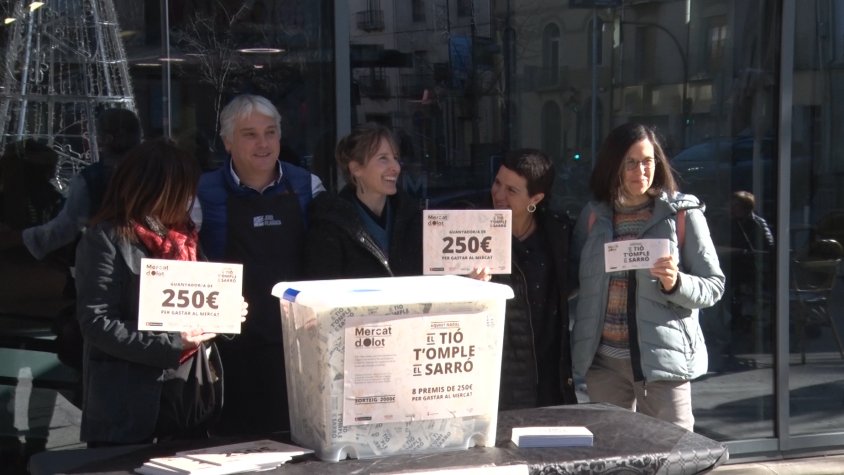 La campanya “Aquest Nadal, el Tió t’omple el sarró” de la Plaça Mercat d’Olot reparteix vuit premis de 250 euros