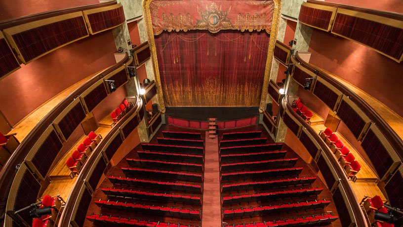Torna 'Al Primer Pis' al Teatre Principal d’Olot