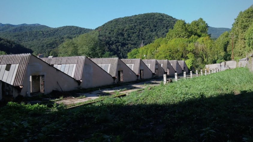 L’Ajuntament de Sant Jaume de Llierca descarta la possibilitat d’ubicar una piscina coberta a la Brutau