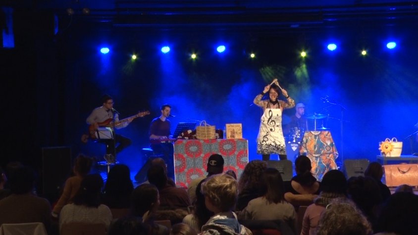 'Rumba Menuda' fa ballar els més petits de la casa al ritme de rumba catalana