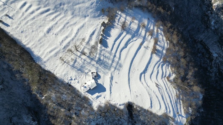 Moltes persones aprofiten el cap de setmana per tocar neu a zones com el Puigsacalm 
