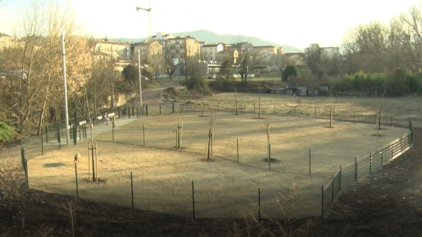 El parc per a gossos d’Olot entra en funcionament aquest dilluns
