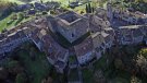 Santa Pau allarga la campanya de micromecenatge per comprar el castell i la propietat rebaixa 50.000 euros el preu de venda
