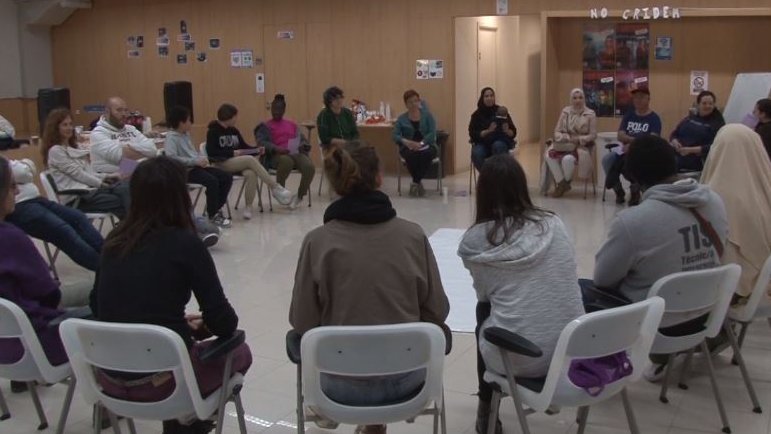 Dones racialitzades nascudes a Olot continuen denunciant discriminacions a nivell educatiu, laboral, social i en qüestions d'habitatge