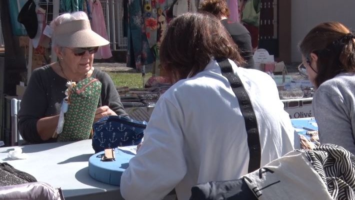 Sant Jaume s'omple de puntaires durant la Fira de Sant Josep