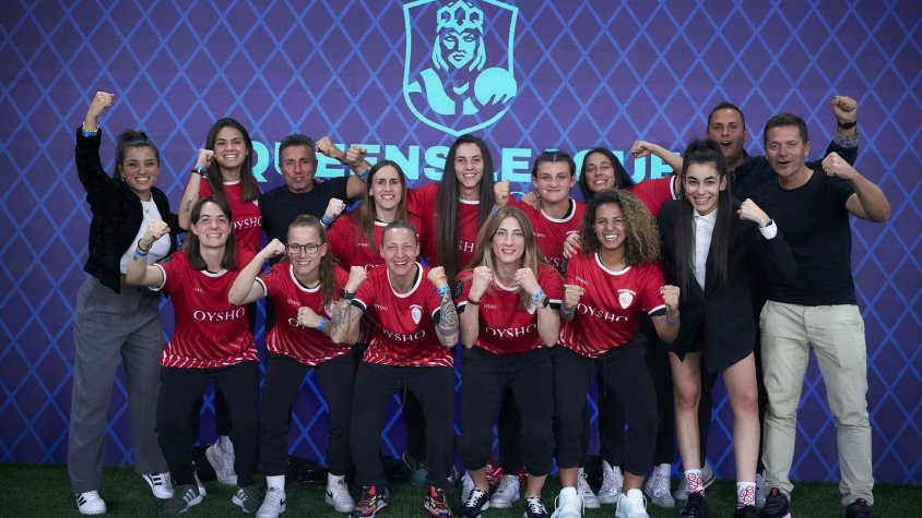 Les garrotxines Blanca Cros i Corina Durante, seleccionades per jugar la Queens League